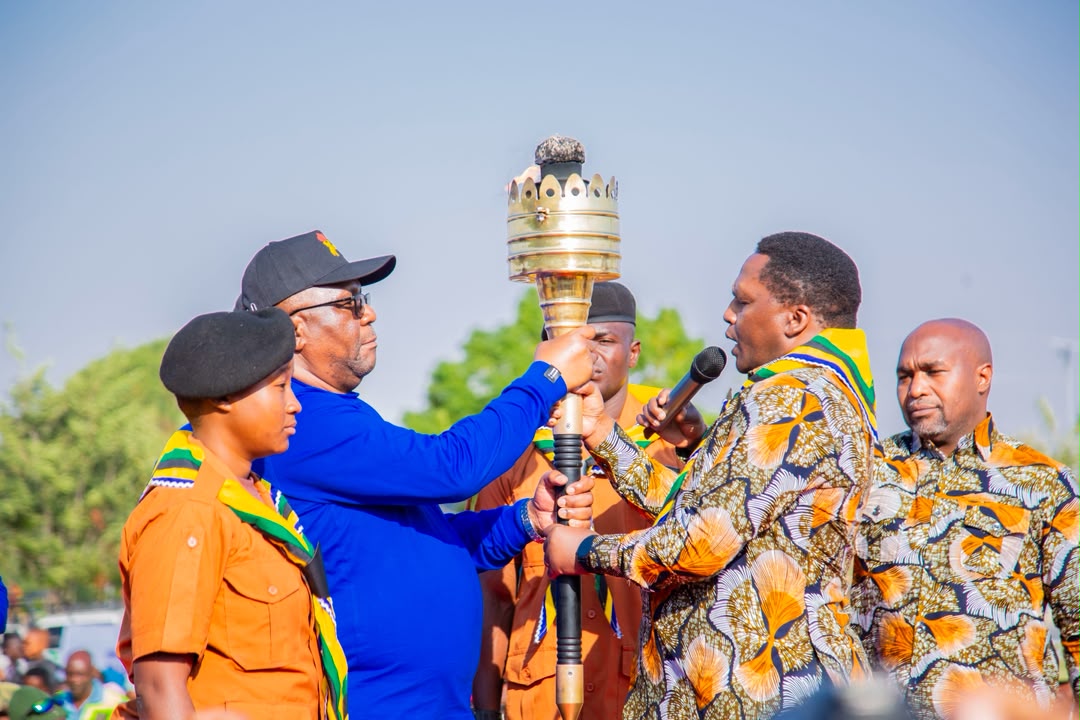 MWENGE WA UHURU WAHITIMISHA MBIO ZAKE SIMIYU, RC SIMIYU MACHA AUKABIDHI MKOANI MARA.